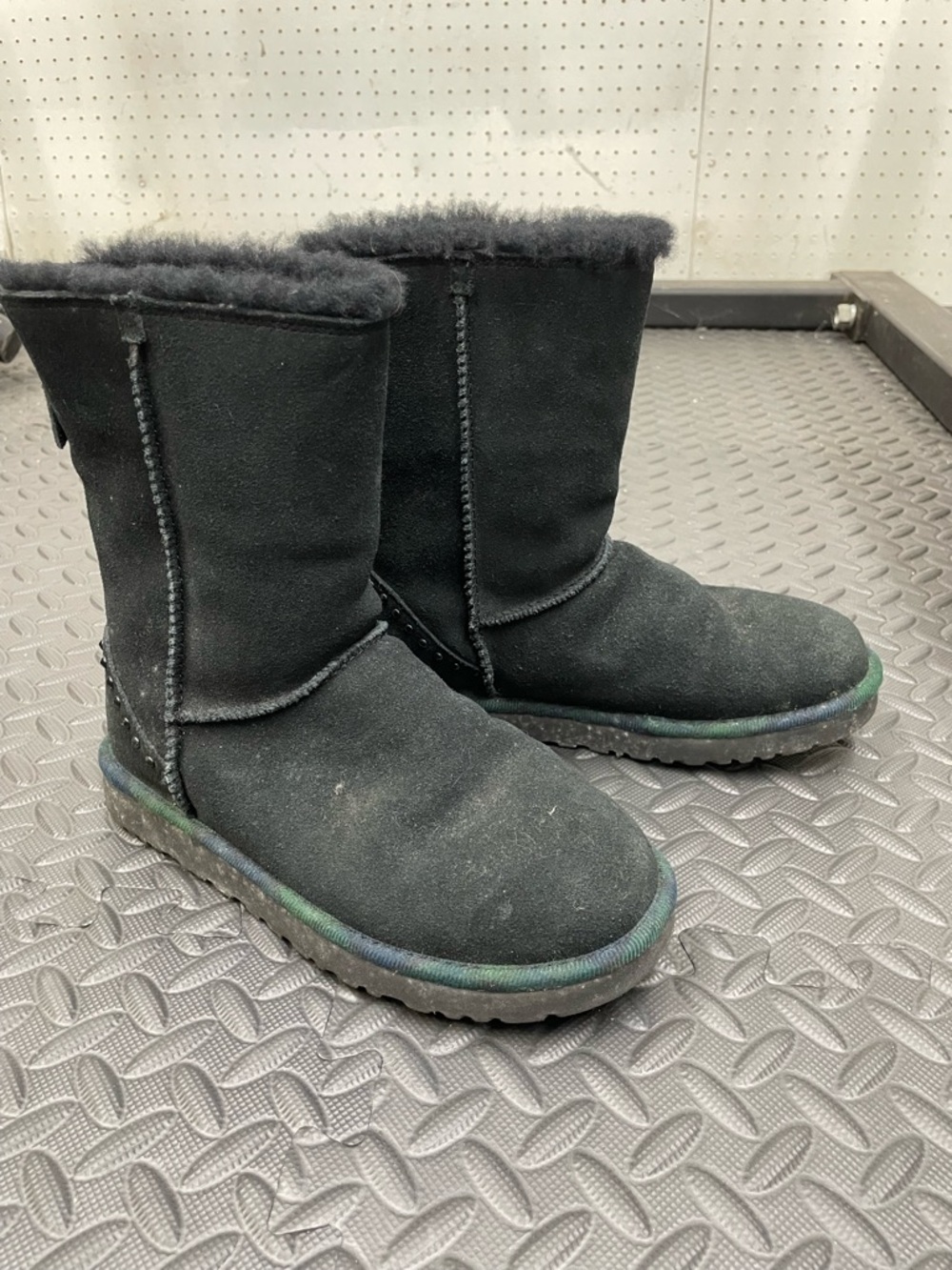 UGG Boots Studded Black Wool Sheepskin Zipper Womens Size 7 Pre-Owned Very Good